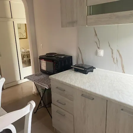 Apartament Charieta N.8 Áno Korakiána