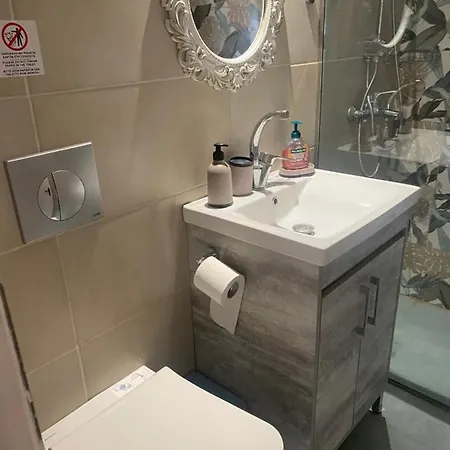 Charieta N.8 Apartament *